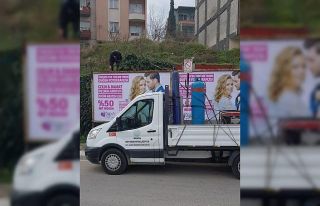 Turgutlu’da kaçak reklam panoları toplatıldı