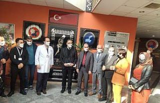 Tuşba Maske Üretim Merkezinden YYÜ’ye maske desteği