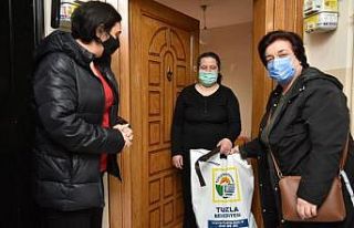 Tuzla Belediyesi beyaz baston hediye etti