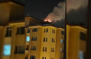 Tuzluca’da bir apartmanın çatısında çıkan...