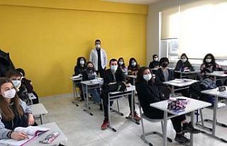 Uğur okulları öğrencilerine desteğe devam ediyor
