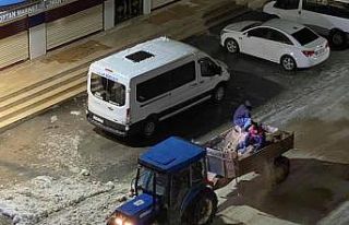 Uludere Belediyesi buzlanmaya karşı tuzlama çalışması...
