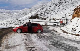 Uludere’de yollar buz pistine döndü, kazalar kaçınılmaz...