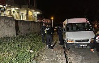 Uygulamadan kaçtı, gazetecileri görünce maskeyi...