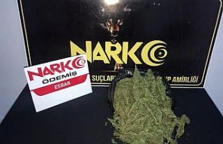 Uyuşturucu taciri, market alışverişine giden polis...