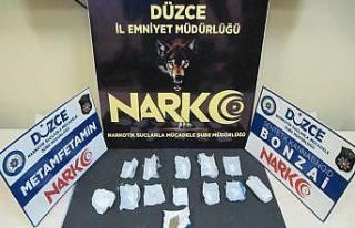 Uyuşturucu ticareti yapan şahıslar operasyonla...