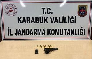 Üzerinde silah bulunan yaşlı adam gözaltına alındı