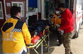 Üzerine sünger düşen genç hastanelik oldu