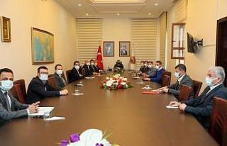 Vali ‘aşı propagandasına’ karşı uyardı
