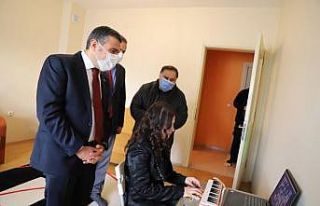 Vali Atay’dan Özbek’i evinde ziyaret etti