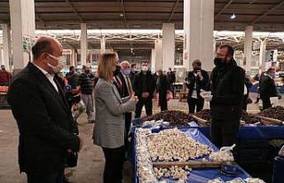 Vali Becel’den pazar esnafına ziyaret