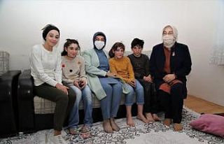 Vali Bilmez’in eşinden depremzede aileye ziyaret