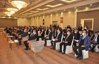 Vali Çiçek: “Aile kurumu sosyal medyadan çok...