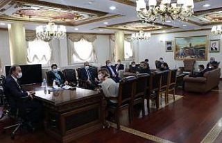 Vali Erin vatandaşlarla bir araya geldi