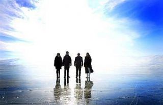 Vali Hüseyin Öner, yüzeyi buz tutan Çıldır Gölü’nde...