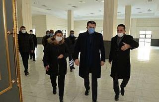 Vali Okay Memiş, Aşık Sümmani Kültür Merkezi’nde...