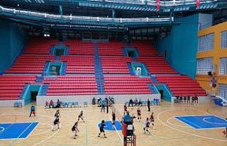 Van Büyükşehir Kadın Voleybol takımı liderliğini...