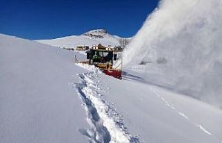Van Büyükşehir’den hasta kurtarma ve yol açma...