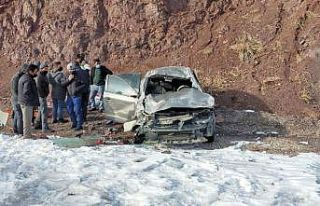 Van-Özalp karayolunda trafik kazası; 2 yaralı