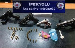 Van’da 4 ruhsatsız tabanca ve 29 fişek ele geçirildi