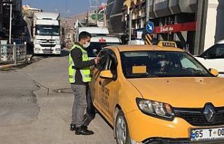 Van’da polisler sokağa çıkma kısıtlamasında...