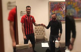 Vanspor FK. Ömer Yıldız’ı renklerine bağladı