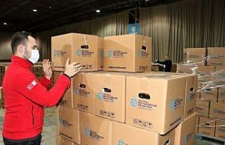 Vatandaşa gıda, öğrenciye internet yardımı