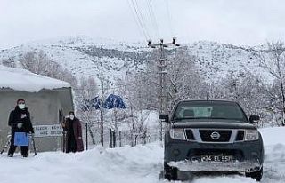 Vefakar sağlıkçılar aşı için karlı yolları...
