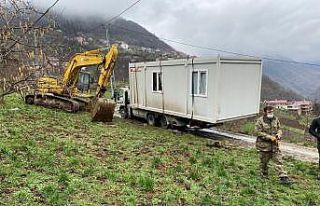 Yangında evleri yanan ailelerin kalacağı konteynırlar...