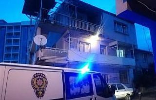 Yaşlı adam karısını baltayla ağır yaraladı