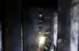 Yaşlı adam yangında dumandan zehirlendi