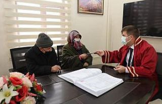 Yaşlı çiftin nikahı 45 yıl sonra kıyıldı