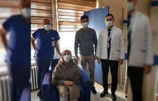 Yemek borusuna sarımsak takılan kadın ölümden...