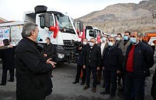 Yeni hizmet araçları meclis üyelerine tanıtıldı