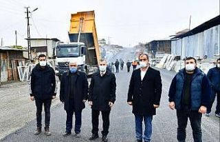 Yeşilyurt Belediyesi, Mahrukatçılar Sitesinin yollarını...