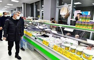 Yeşilyurt Belediyesi yeşil gıda marketlerine vatandaşlar...
