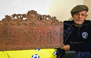 Yıkılan binalardan kalan asırlık ağaç parçalarını...