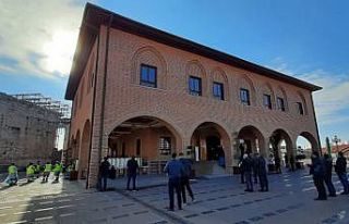 Yılın ilk Cuma namazı kısıtlama şartları altında...