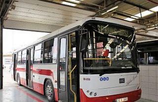 Yıpranan otobüsler tamir ve bakımla yeniliyor