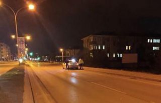 Yolun karşısına geçerken otomobilin çarptığı...