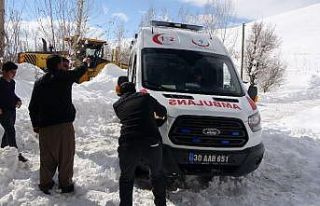 Yüksekova’da doğum hastası için seferberlik