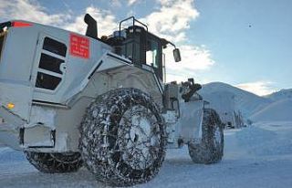 Yüksekova’da kapalı köy yolları açılıyor