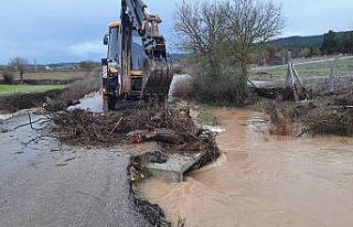 Yunusemre’de sağanak yağış mesaisi