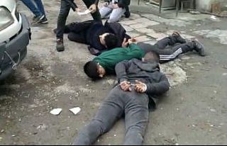 Zeytinburnu’nda çaldılar Esenyurtta satarken yakalandılar