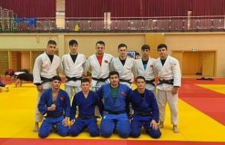 10 Kağıtsporlu olimpik sporcu kampına davet edildi.