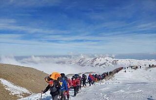 139 dağcının katıldığı Erciyes Kış Zirve...