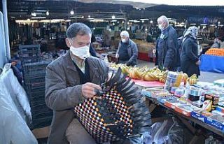 15 yıldır ambalaj atıklarından çanta yapıyor