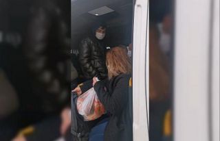 17 kişilik minibüsten 21 kişi çıktı