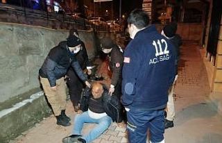 280 promil alkollü adam buzda kayıp beton zemine...