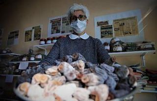 28 kadın bir araya geldi, yöresel ürünlerle pazara...